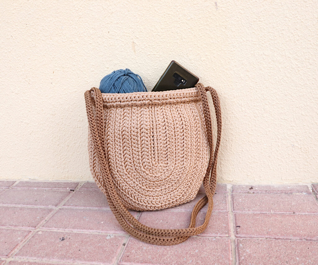 U-Rock Minimalist Crochet Bag Pattern by Yarn Craftee