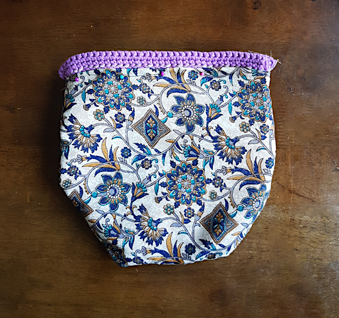 U-Rock Minimalist Crochet bag with fringes (1)